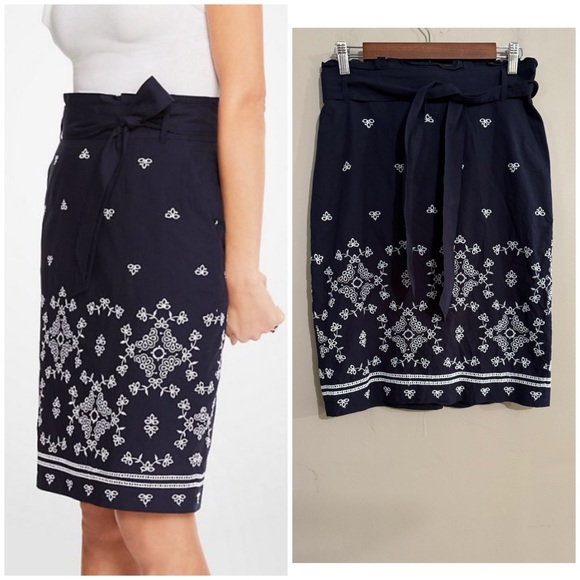 Ann Taylor Dresses & Skirts - Ann Taylor Navy and White Embroidered Pencil Skirt Lined Women's Size 4